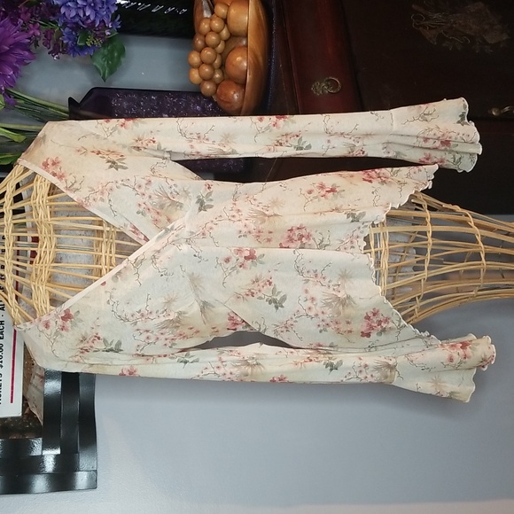 ENT Entrancy Tops - Vintage ENT Entrancy Medium Cream with Mauve, Burgundy & Green Flowers Blouse